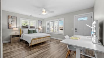 Työpöytä, silitysrauta/-lauta, ilmainen Wi-Fi, vuodevaatteet