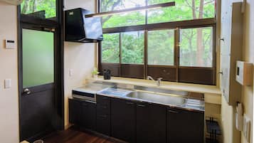 Comfort Villa, Balcony, Garden View | Private kitchen | Full-size fridge, microwave, oven, stovetop