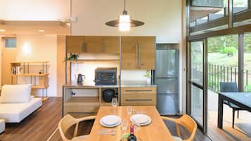 Comfort Villa, Balcony, Garden View | Private kitchen | Full-size fridge, microwave, oven, stovetop