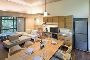 Villa Confort, balcón, vistas al jardín | Servicio de comidas en la habitación