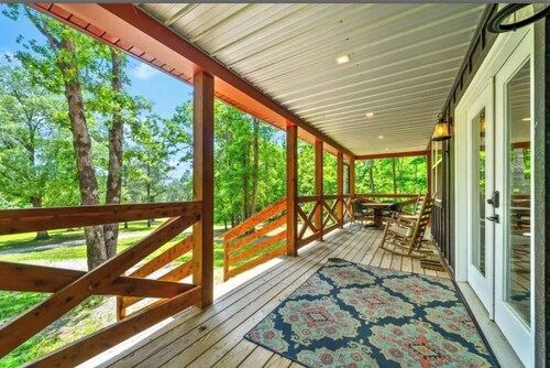 Cozy 2-bedroom cabin nestled in the woods adjoining Pennyrile Forest State Park.