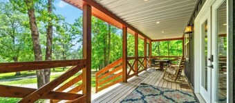Cozy 2-bedroom cabin nestled in the woods adjoining Pennyrile Forest State Park.