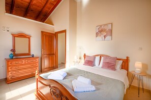 Iron/ironing board, free WiFi, bed sheets - Villa Levanda Kefalonia – Sea Views, Pool, Aircon and WiFi (Katsarata)