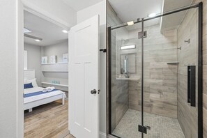 Douche, serviettes fournies