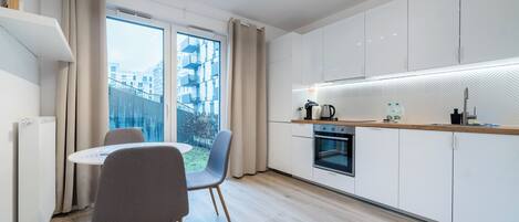 Kühlschrank, Ofen, Herdplatte, Geschirrspüler