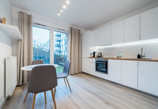 Kühlschrank, Ofen, Herdplatte, Geschirrspüler