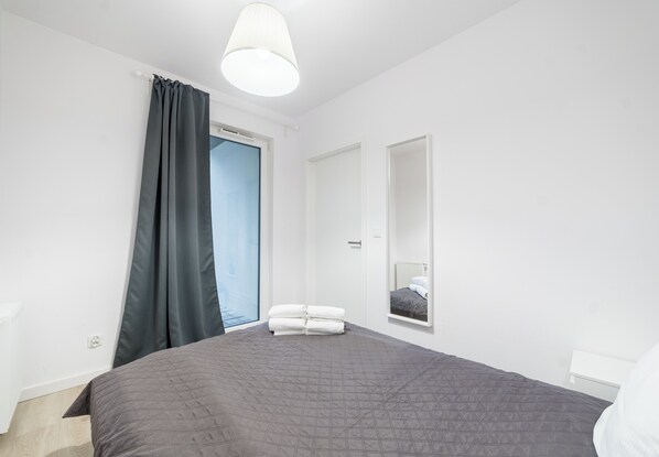 Iron/ironing board, WiFi, bed sheets - Jeżyce Apartment with Garden (Poznań)