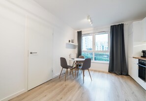 Dining - Jeżyce Apartment with Balcony (Poznań)
