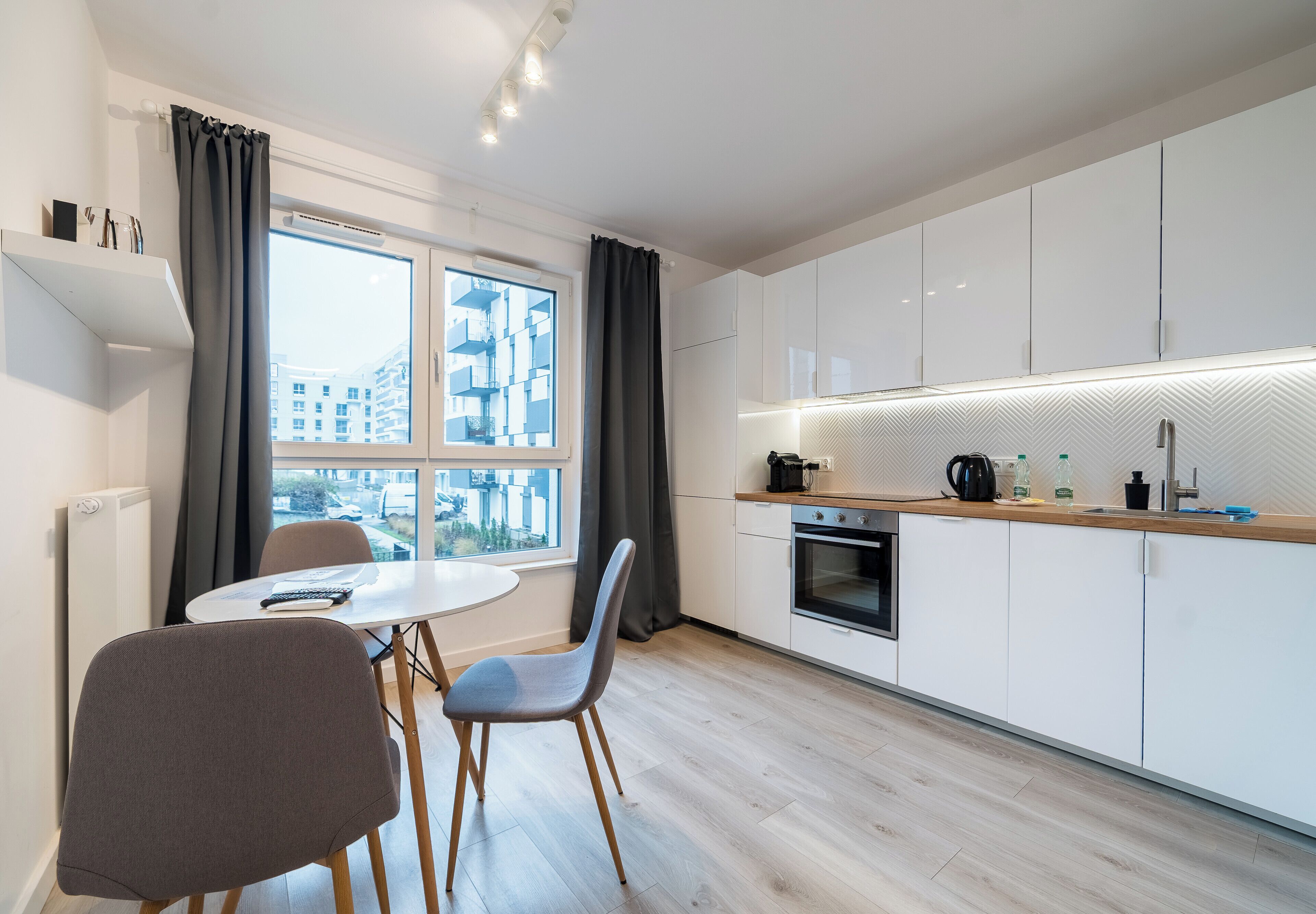 Kühlschrank, Ofen, Herdplatte, Geschirrspüler