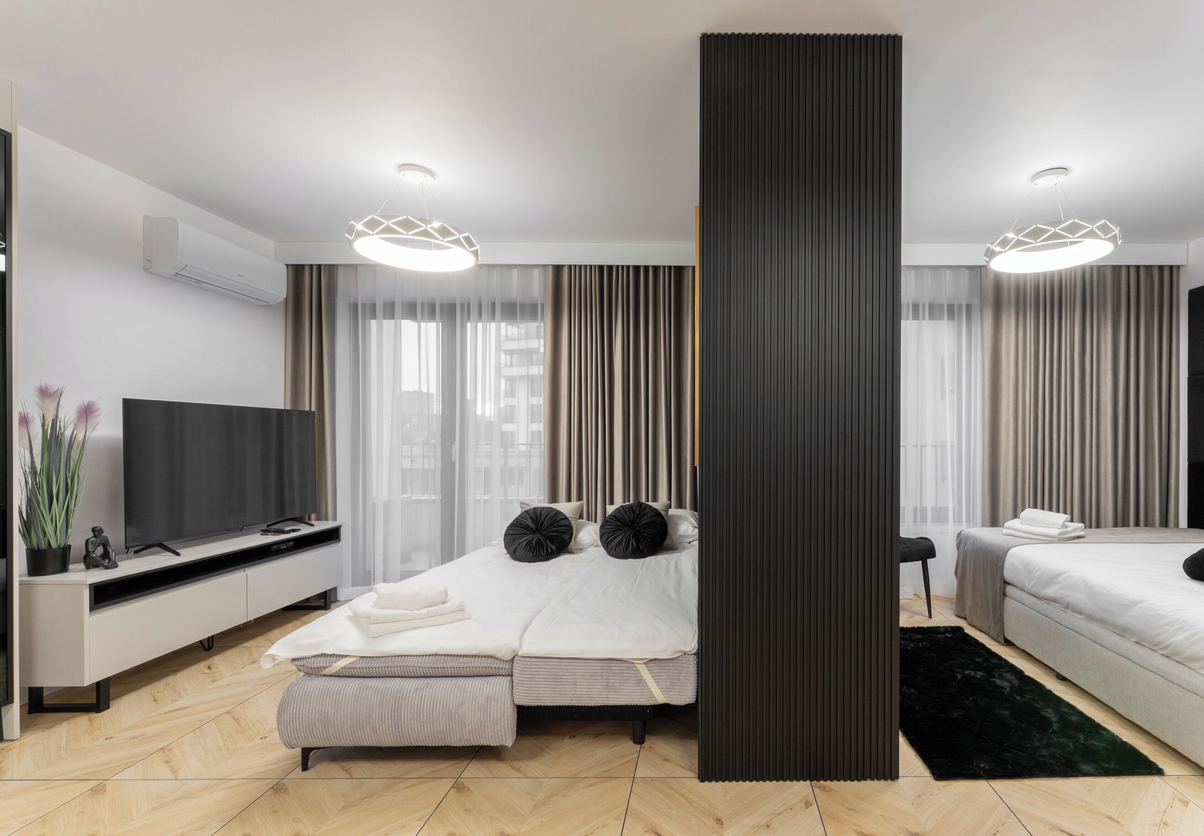 Tabla de planchar con plancha, wifi y ropa de cama 