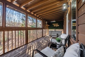 Terrace/patio - Cozy 1BR Cabin + Hot Tub/FP, 2 mi from Parkway (Pigeon Forge)
