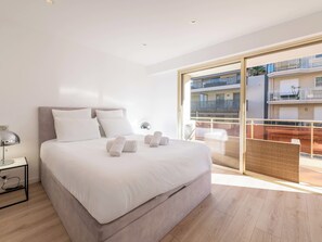 3 chambres, fer et planche à repasser, Wi-Fi, draps fournis
