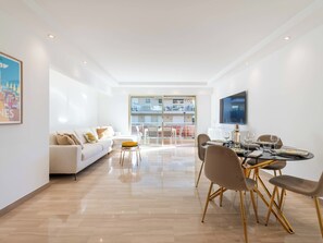 Dining - 3-Br Crossing Apartment, Palm Beach (Cannes)