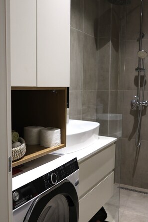 Shower, hair dryer, towels, soap - Cloud 9 "Olive Studio", Bllok Area, Tirane, Albania (Tiranë)