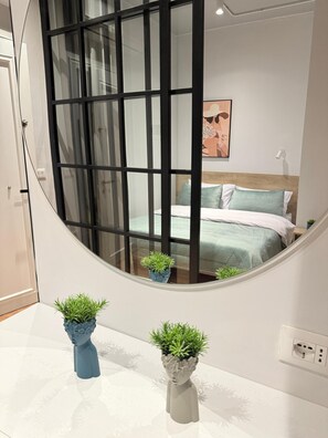 Iron/ironing board, WiFi, bed sheets - Cloud 9 "Olive Studio", Bllok Area, Tirane, Albania (Tiranë)