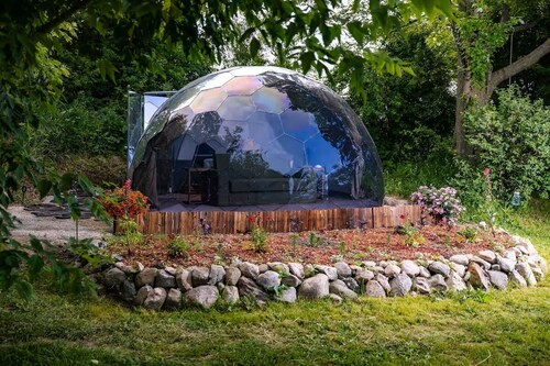 Cozy 1-bedroom  dome in lovely Caledonia with AC