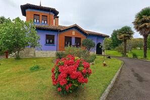 Exterior - Vacation home Villa (Poo De Llanes)