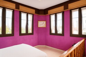 Desk, iron/ironing board, travel crib, bed sheets - Vacation home Villa (Poo De Llanes)