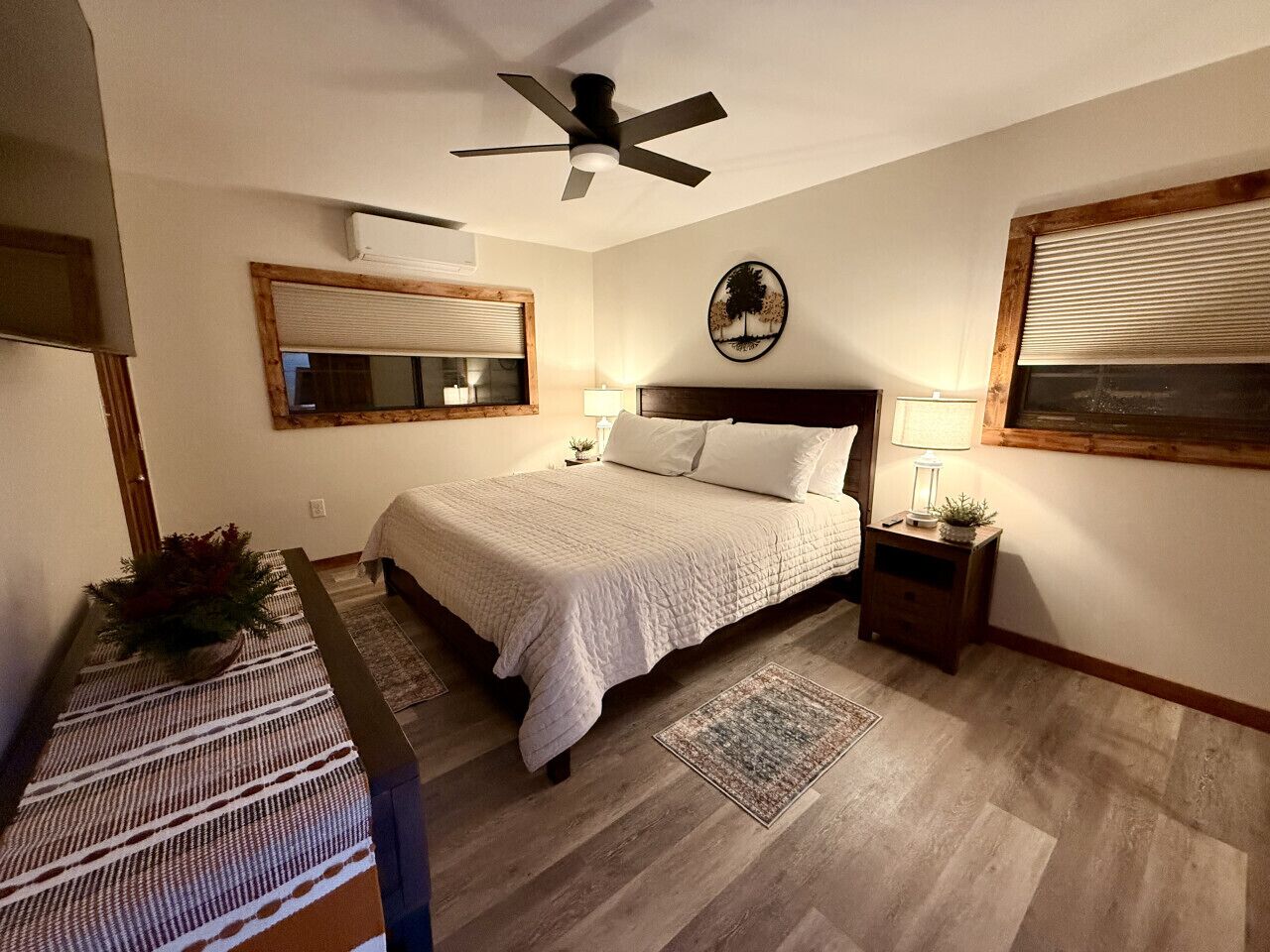 Desk, WiFi, bed sheets