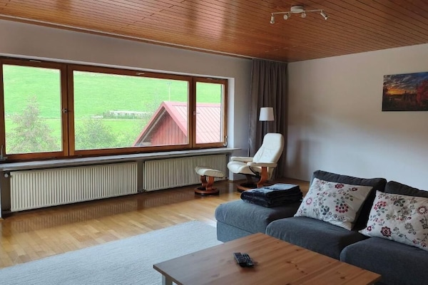 Ferienwohnung mit Blick über die Landschaft-Ferienwohnung Heidfellersch
