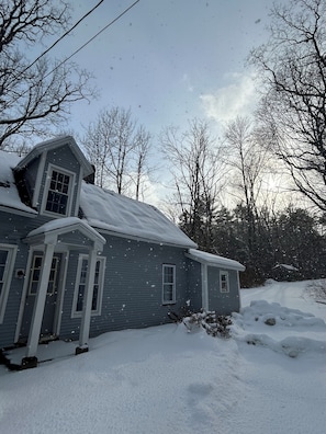 Exterior - Newly Renovated Sprawling 3 BR farmhouse in Jamaica on the river with 30 acres (Jamaica)