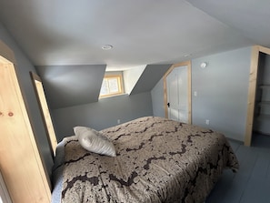 3 bedrooms, free WiFi, bed sheets - Newly Renovated Sprawling 3 BR farmhouse in Jamaica on the river with 30 acres (Jamaica)