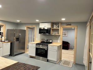 Fridge, microwave, oven, stovetop - Newly Renovated Sprawling 3 BR farmhouse in Jamaica on the river with 30 acres (Jamaica)