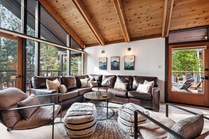 Smart TV, fireplace, offices - Glenn Getaway - Nicely Remodeled (Tahoe Vista)