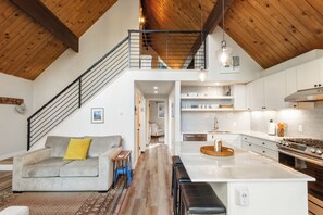 Interior - Hiker's Haven Seasonal Lease (Tahoma)