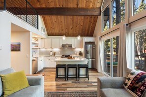 Interior - Hiker's Haven Seasonal Lease (Tahoma)