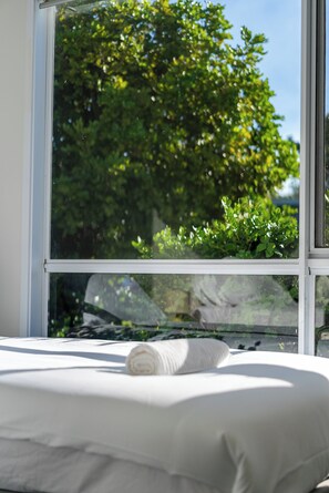 Iron/ironing board, WiFi, bed sheets - Blanco Haus - Sweet Family Escape near Theme Parks (Pimpama)