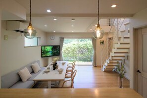 55-inch Smart TV with digital channels, offices, computer monitors - Art Stay Hakone (Hakone)