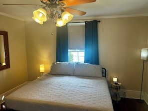 Desk, iron/ironing board, free WiFi, bed sheets - Historic Downtown Apt with hot tub-walk downtown (Ocala)