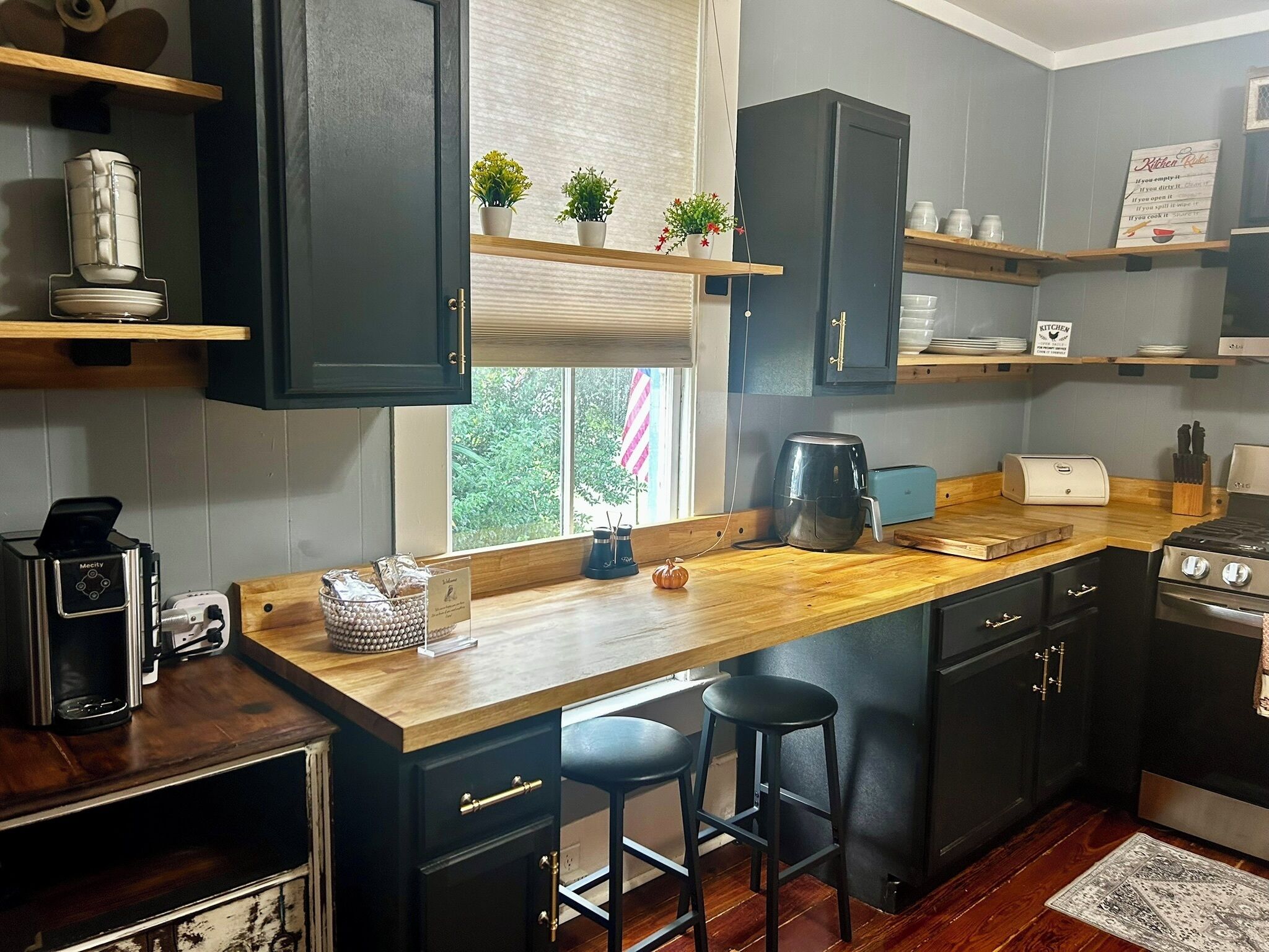 Fridge, microwave, oven, dishwasher