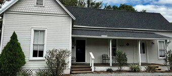 Historic Downtown Apt with hot tub-walk downtown