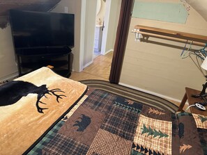 Tabla de planchar con plancha, wifi gratis y ropa de cama 