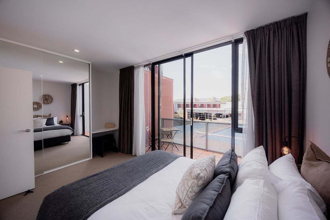 办公桌、熨斗/熨衣板、WiFi、床单