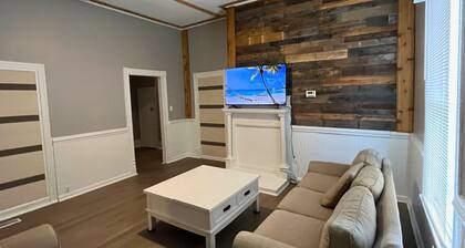 5-bedroom home in Historic Hertford - The Penn Ave Retreat