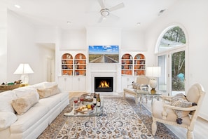 Smart TV, table football, ping pong, books - 33 Swing About @ Palmetto Dunes | Luxurious Pool | Game Room | 4 Spacious Bedrooms! (Hilton Head Island)