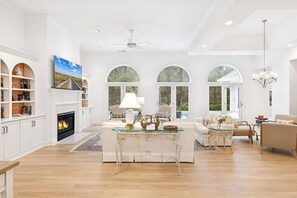 Smart TV, table football, ping pong, books - 33 Swing About @ Palmetto Dunes | Luxurious Pool | Game Room | 4 Spacious Bedrooms! (Hilton Head Island)