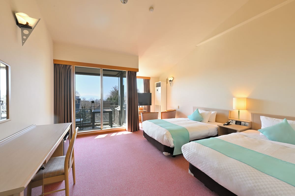 Standard Twin Room, Mountain View | Free WiFi