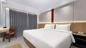 Dobbeltrom – deluxe | Minibar, safe på rommet, skrivebord og skrivebord for bærbar PC