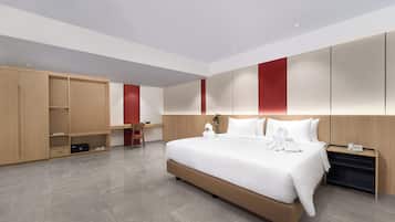 Suite | Minibar, in-room safe, desk, free WiFi