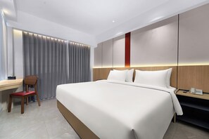 Deluxe Double Room | Minibar, in-room safe, desk, free WiFi - MAXONE Batam (Batam)