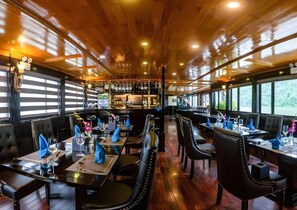 Restaurant - Beka Cruise (Cat Ba)