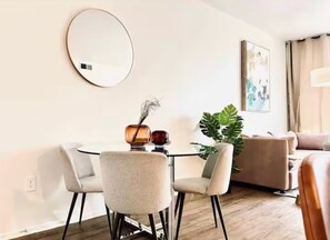 Dining - Luxe Marina Escape-Near SoFi & Beaches (Marina del Rey)