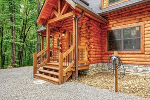 Exterior - Beehive Bungalow, Charming Forest Escape, Hot Tub, EV Charging, WiFi, Sleeps 5 (Logan)