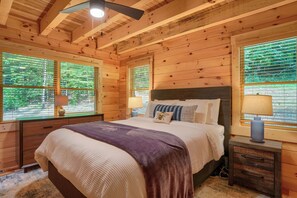 2 bedrooms, free WiFi, bed sheets - Beehive Bungalow, Charming Forest Escape, Hot Tub, EV Charging, WiFi, Sleeps 5 (Logan)
