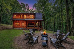Terrace/patio - Beehive Bungalow, Charming Forest Escape, Hot Tub, EV Charging, WiFi, Sleeps 5 (Logan)