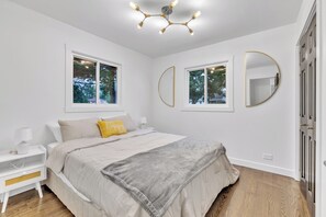 5 bedrooms, iron/ironing board, travel crib, WiFi